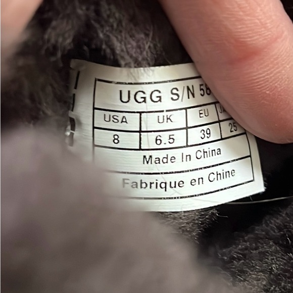 ORIGINAL DESIGN for these UGG Women's Classic Tall II Boots.. RARE🏴☠️
#musthave - Picture 4 of 10